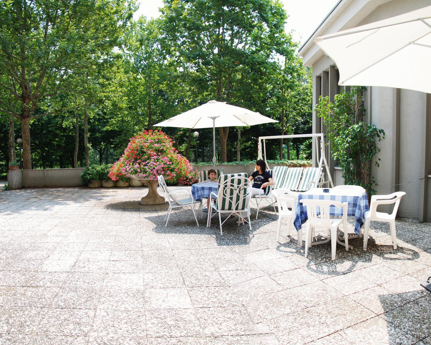 Hotel Olimpic Castel Maggiore Exterior photo