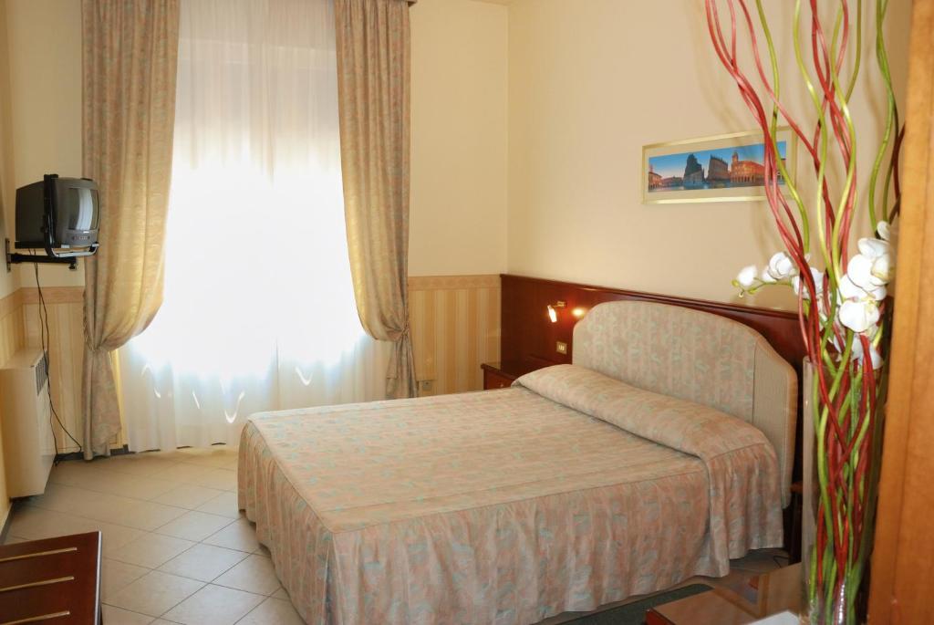 Hotel Olimpic Castel Maggiore Exterior photo
